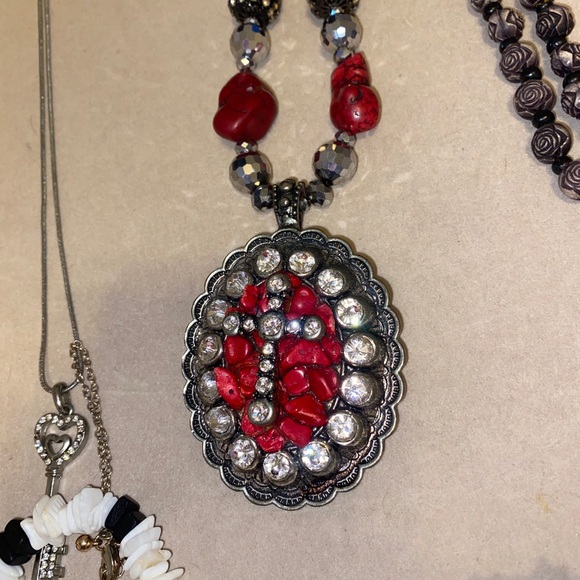 Assorted jewelry. Some are more expensive than others so please look at pictures - Picture 8 of 11